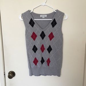 Sleeveless argyle sweater