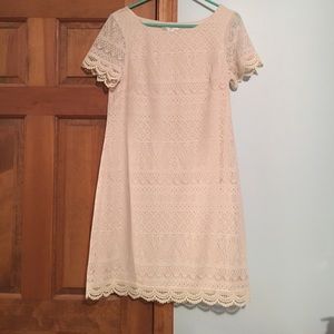 Short sleeve lace dress