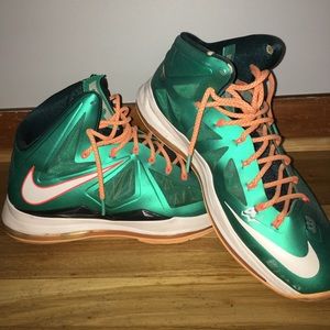 LeBron X Dolphin Sz. 13 Basketball Shoes