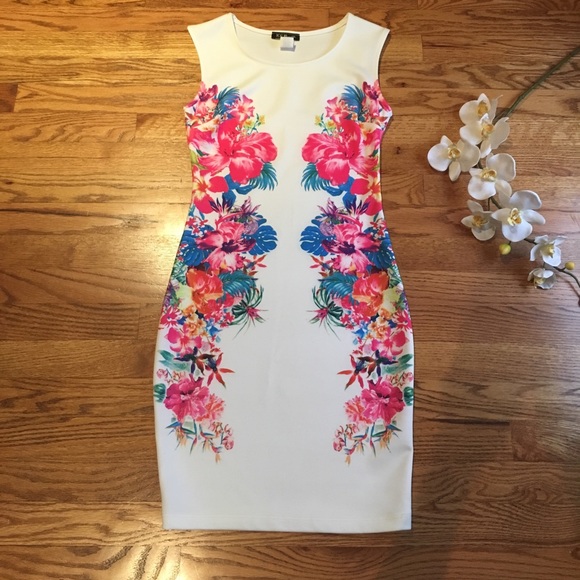 Dresses & Skirts - Floral dress 🌺