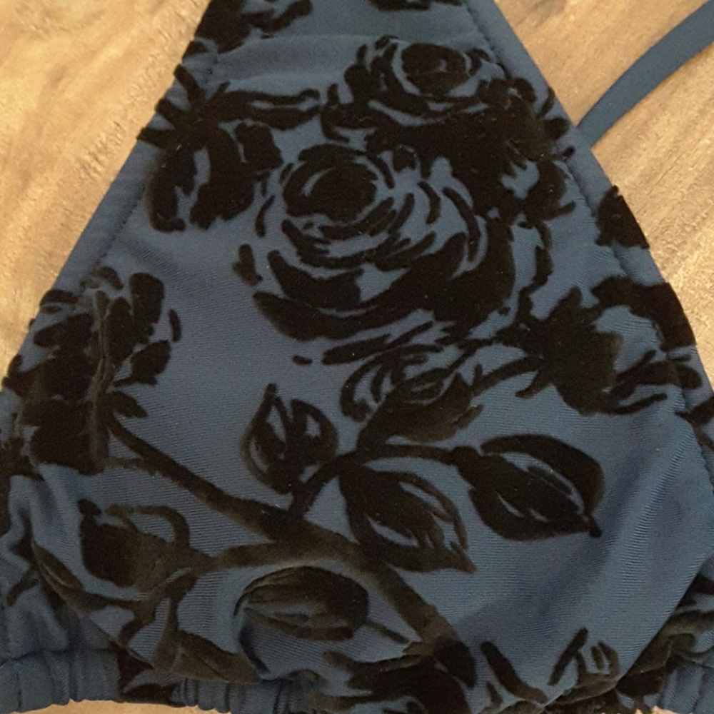 Bikini Size Medium - Picture 4 of 4