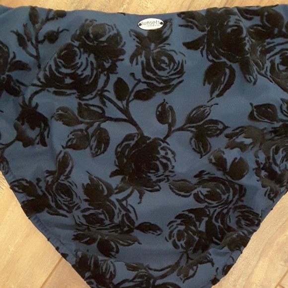 Bikini Size Medium - Picture 2 of 4