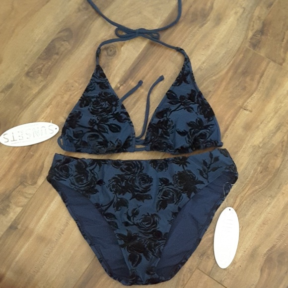 Bikini Size Medium - Picture 3 of 4