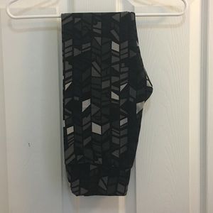 LuLaRoe OS Leggings Black and Gray Geometric Print