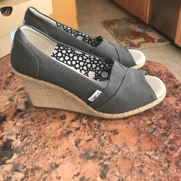 TOMS Shoes - Tom wedges