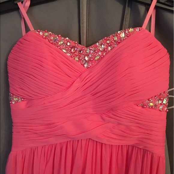 Long pink formal dress with gemstones - Picture 4 of 5