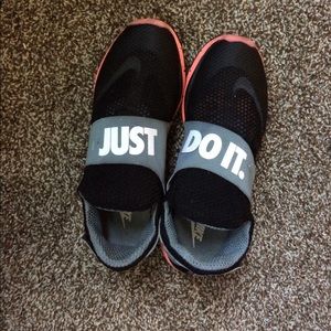 Nike Lunar fly pink and black size 9.5 women's.