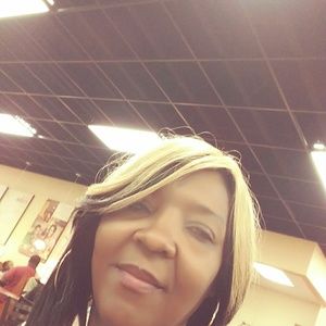 Meet your Posher, Maxine