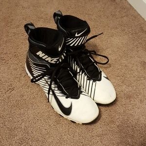 Men's football cleats