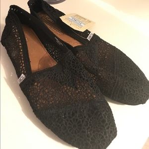 TOMS Black Flat