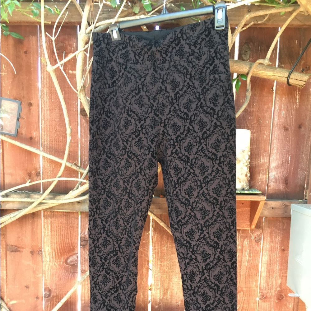 🌈 Black on black skinny high waisted jeggings