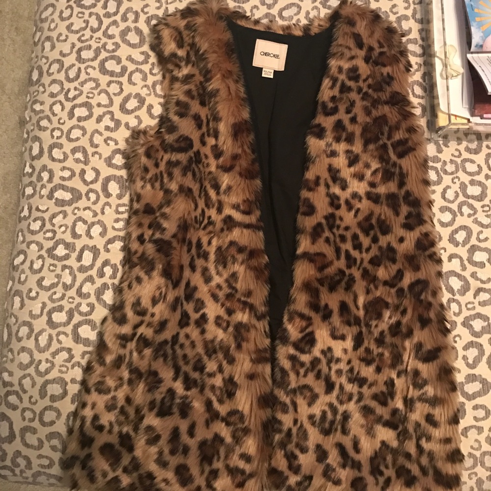 Target kids XL leopard vest. Never worn