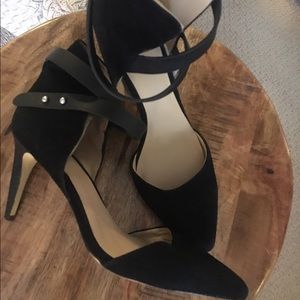 Black suede Heels