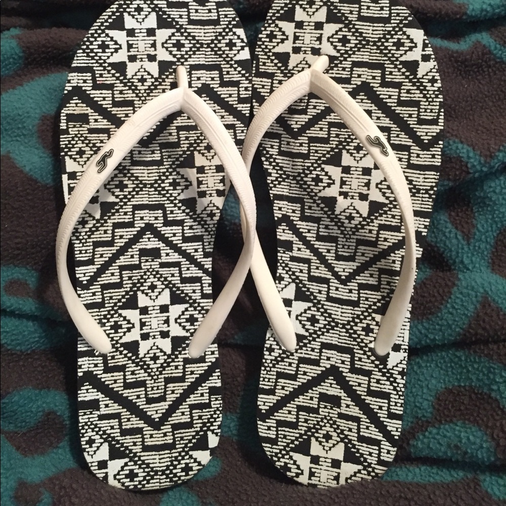 FREE Hollister flip flops (w a bundle)