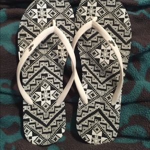 FREE Hollister flip flops (w a bundle)