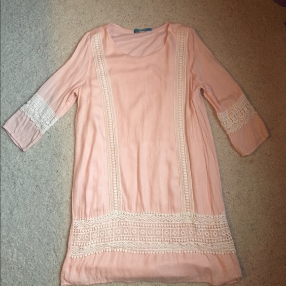 Francesca's Collections Dresses & Skirts - 3/4 sleeve lace dress