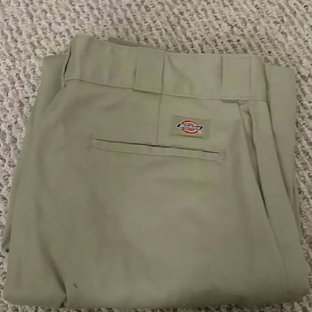 Dickies Khakis 33x32