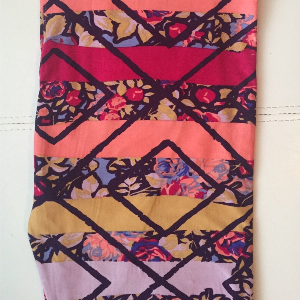 ✨NWT LULAROE TC LEGGINGS✨