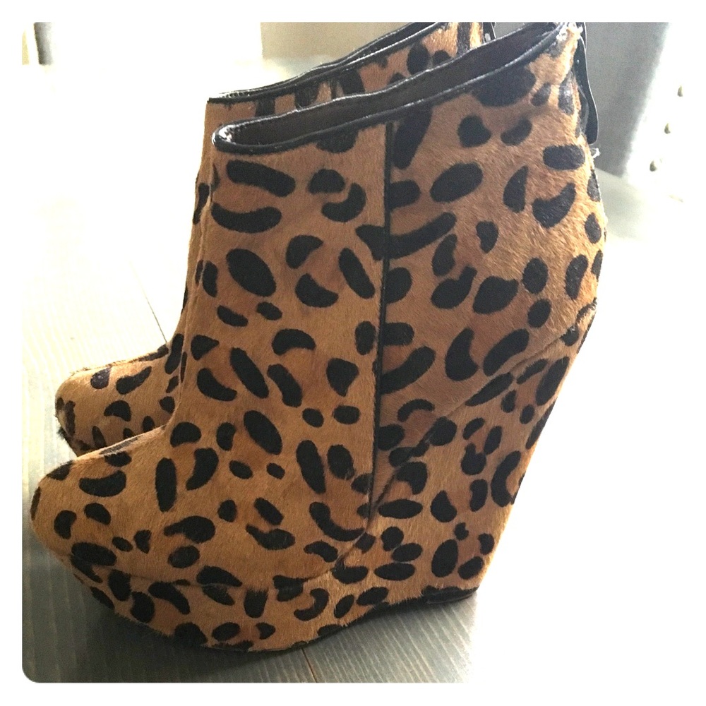 BEBE fur leopard Booties