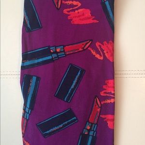 ✨LULAROE LIPSTICK OS LEGGINGS✨