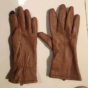 Light brown gloves