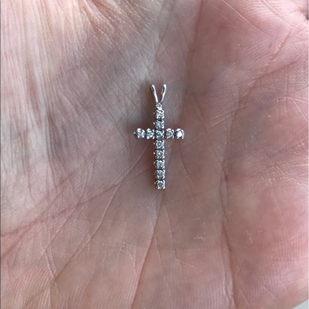Small cross pendant