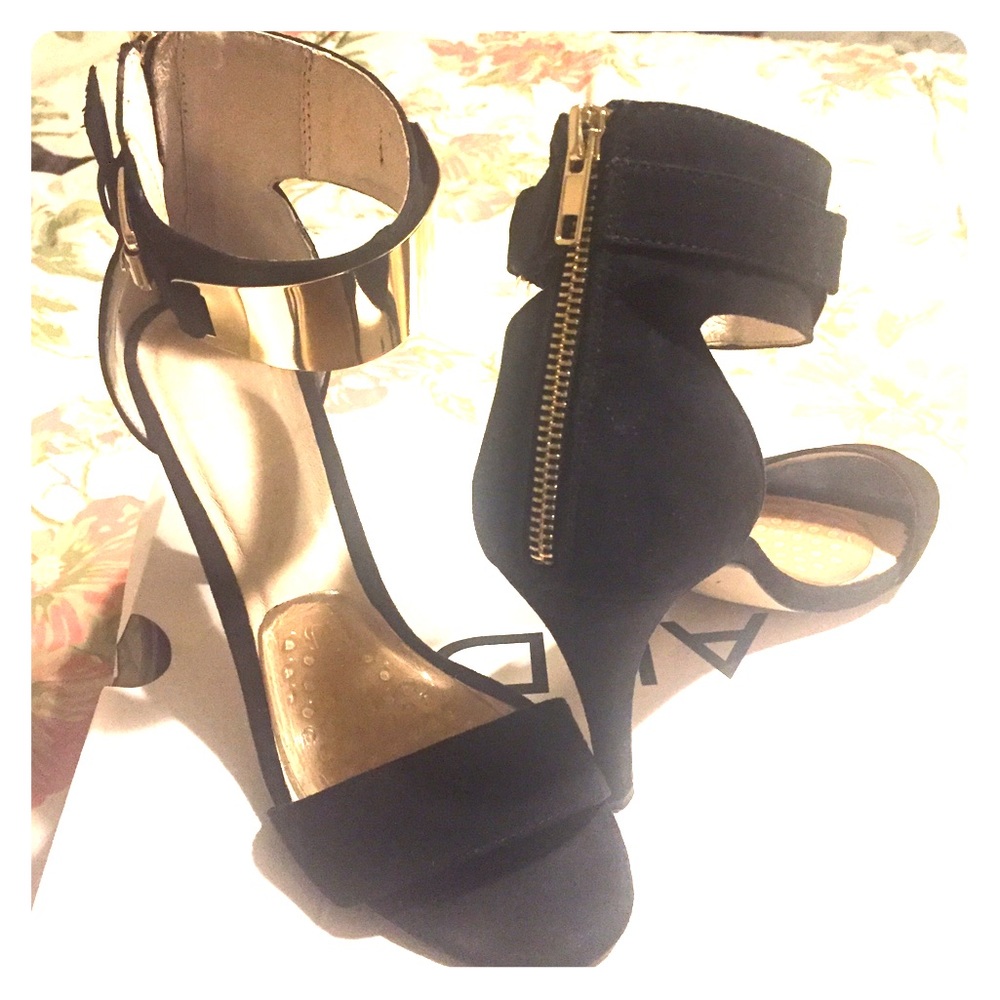 Aldo sexy heels with gold accent; worn once!