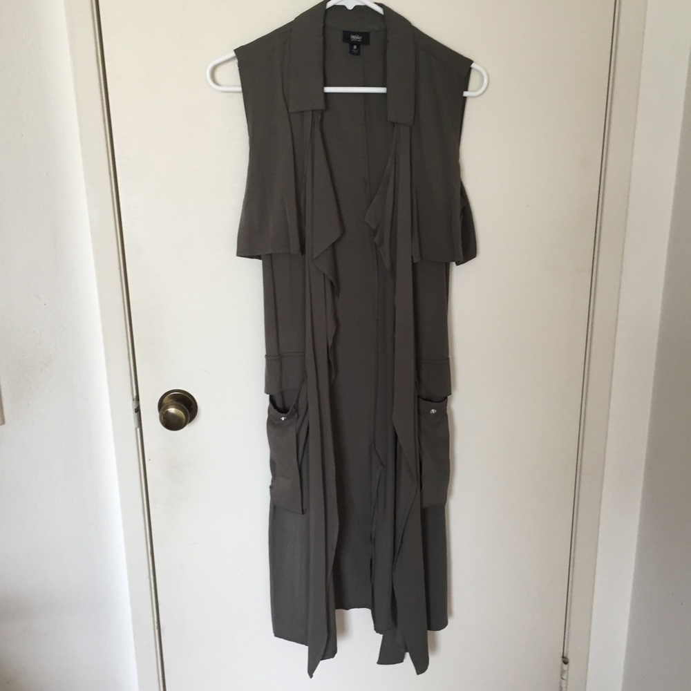 Sleeveless trench coat