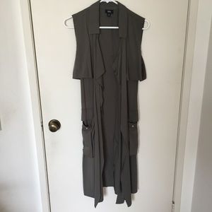Sleeveless trench coat