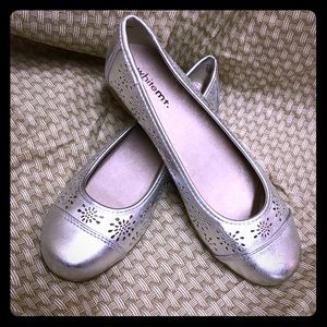 Silver White Mountain flats NWOT