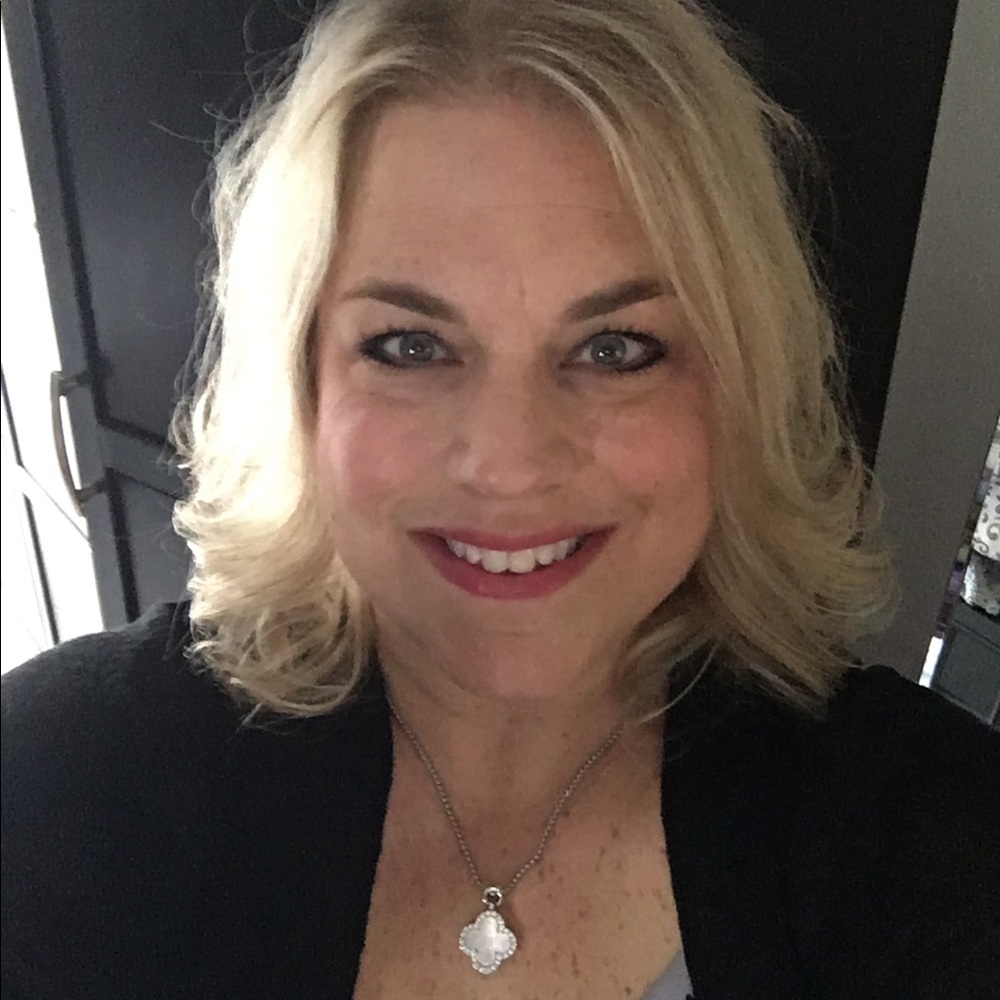 Meet your Posher, Debbie