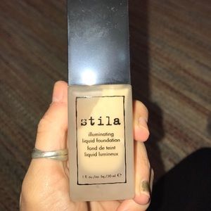 Stila illuminating liquid foundation in 40 watts