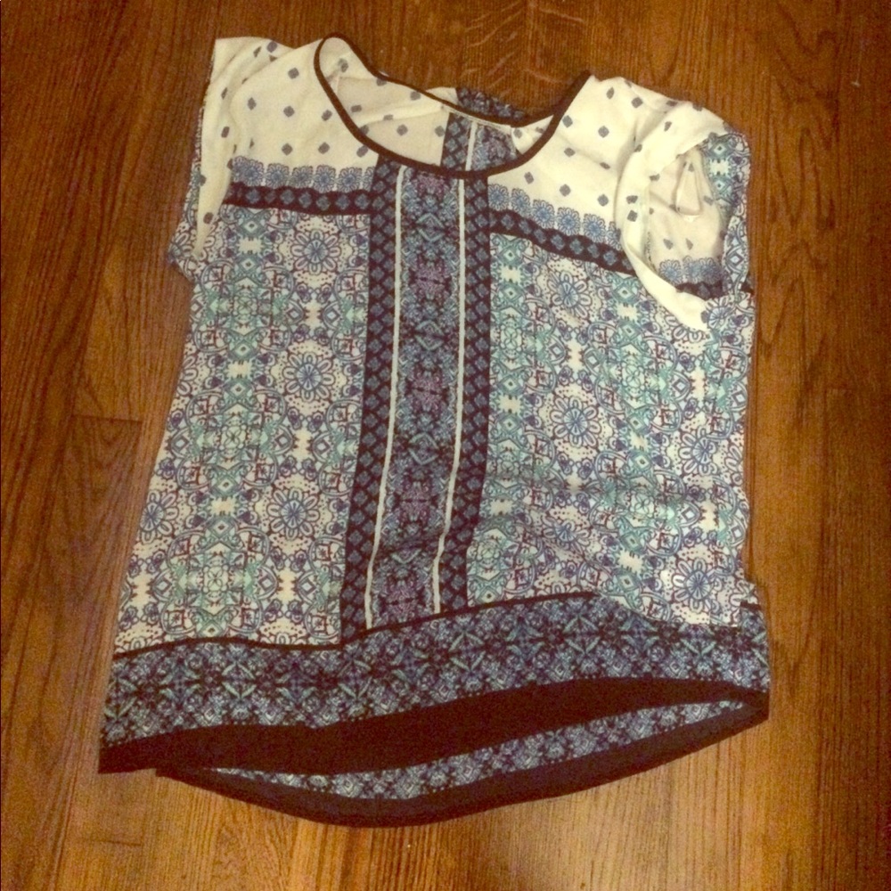 Sleeveless blue polyester shirt