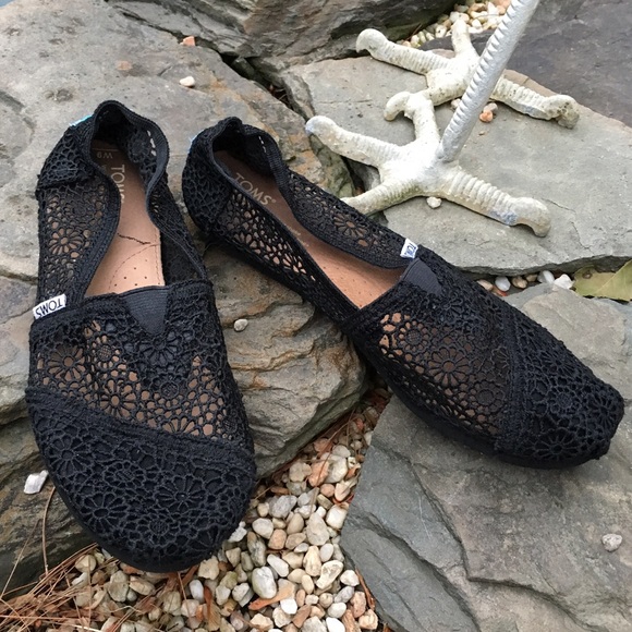 TOMS Shoes - Black lace Toms. excellent condition