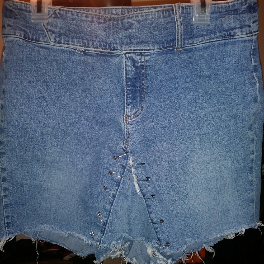 Cute Chic Distressed Skirt