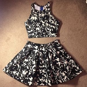 Hollister 2 Piece- Top (M) & Skirt (S) Set