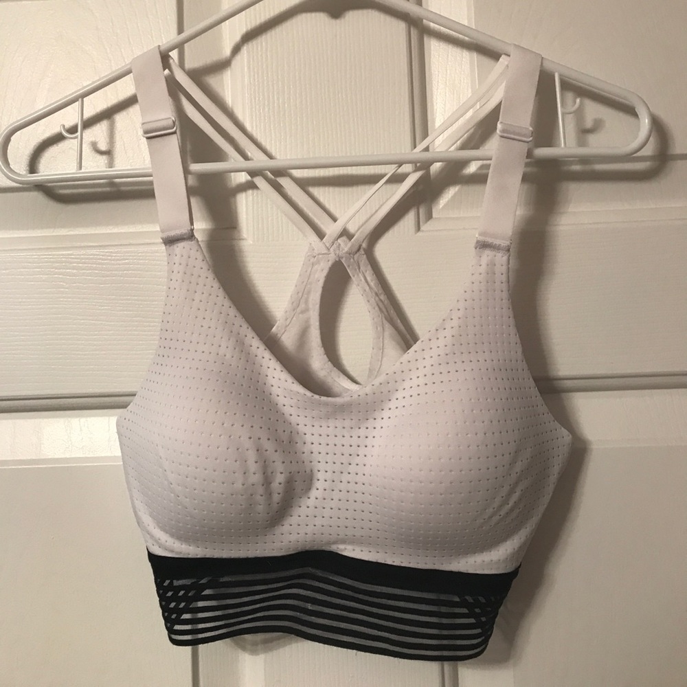 BRAND NEW!! Victoria's Secret Sport Bra 32B