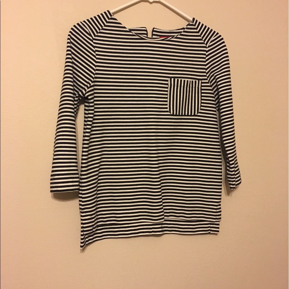 Black/white 3/4 top