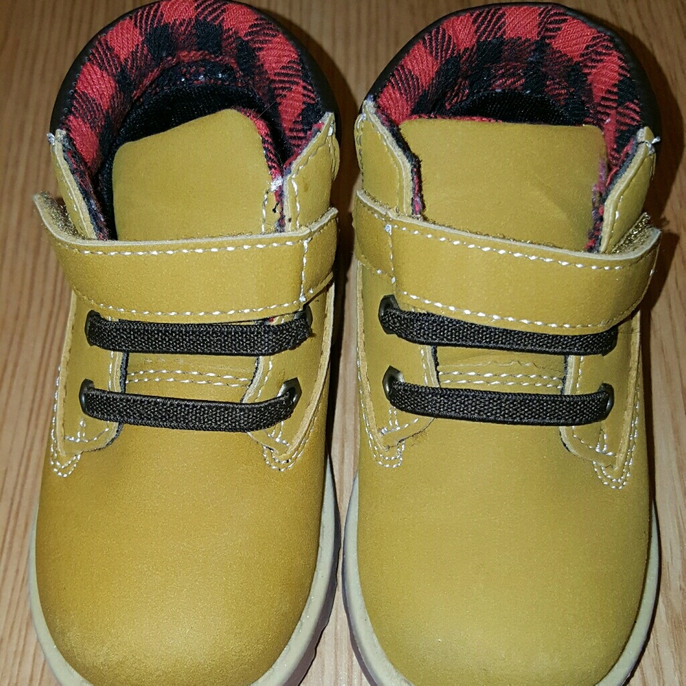 *NWOT*Tan Baby Boy Boots