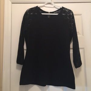Fitted black top with lace