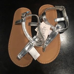 NWT Gap girls t strap silver sandals 10