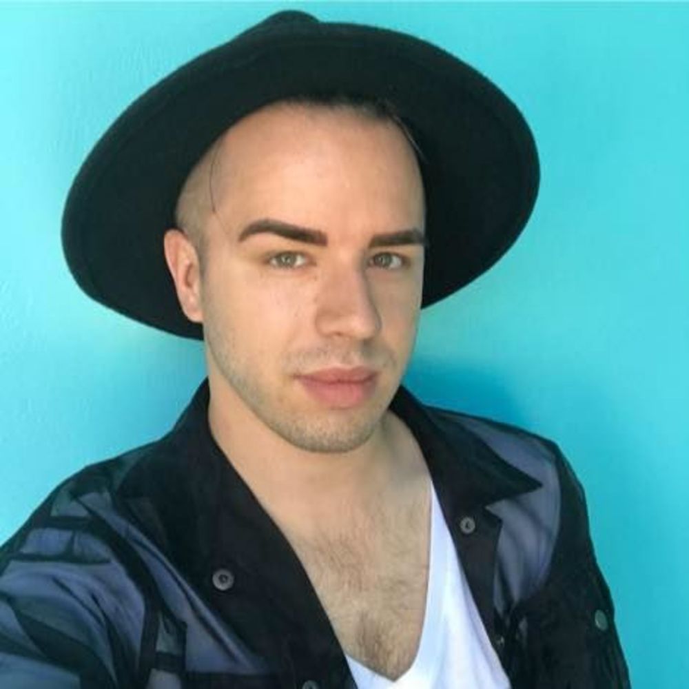 Meet your Posher, Levi