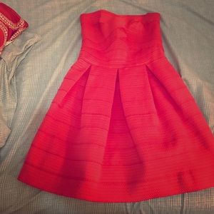 Beautiful coral summery dress. Only wore it once!