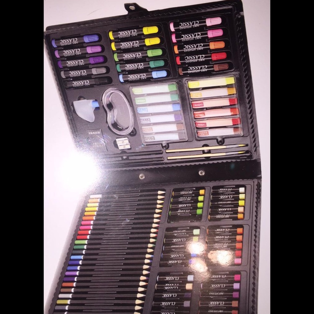 89 Piece set Art kit