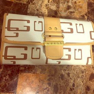 Woman's guess wallet