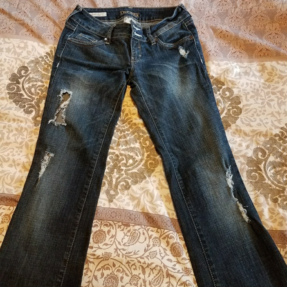 Decree size 0 distressed jeans