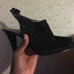 Black suede bandolino heels