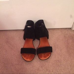 Vince Camuto Suede Sandals With Zipper Size 8!
