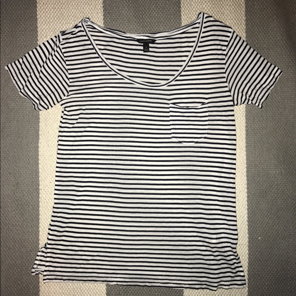 Black and white striped scoop neck tee