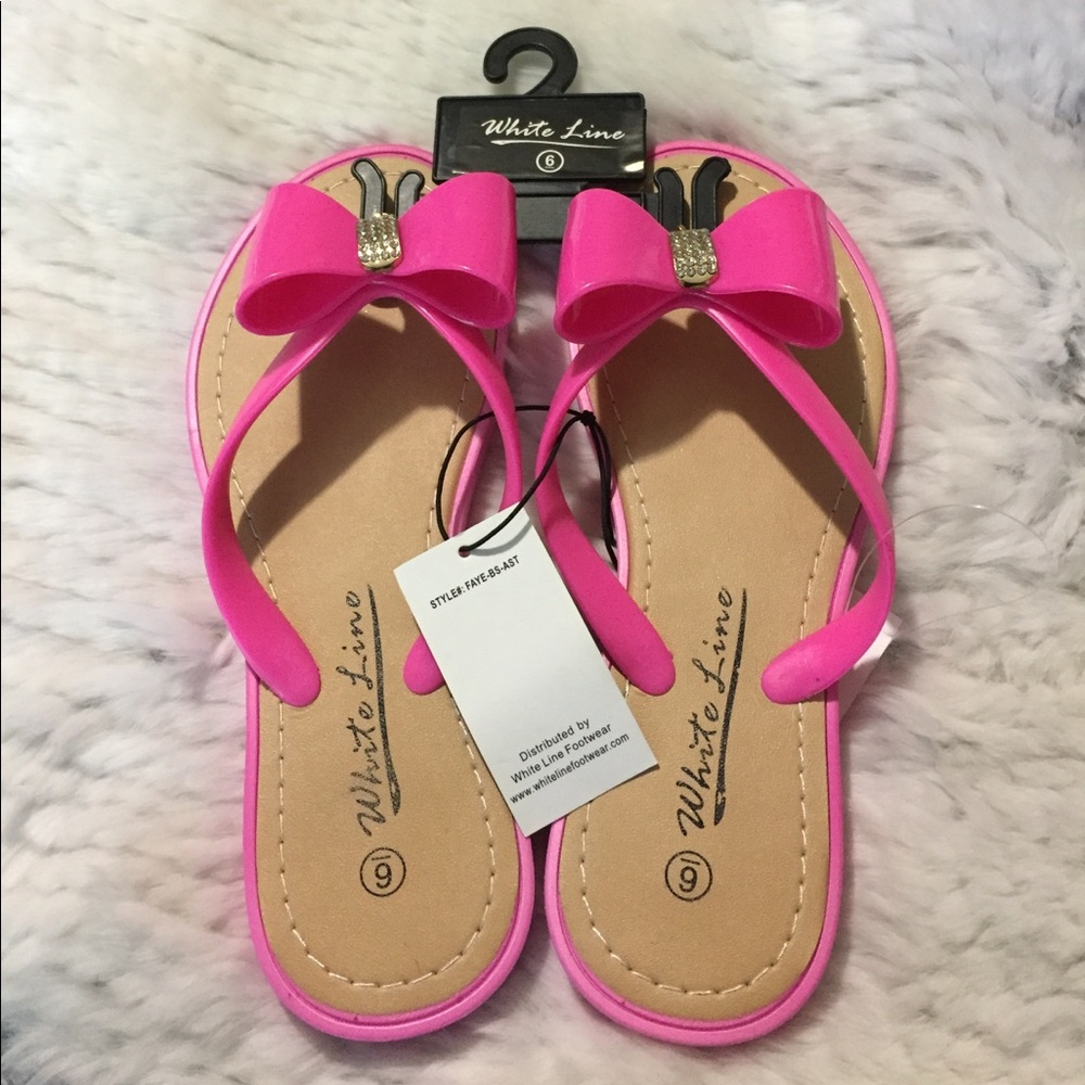White line fushia flip flops NWT